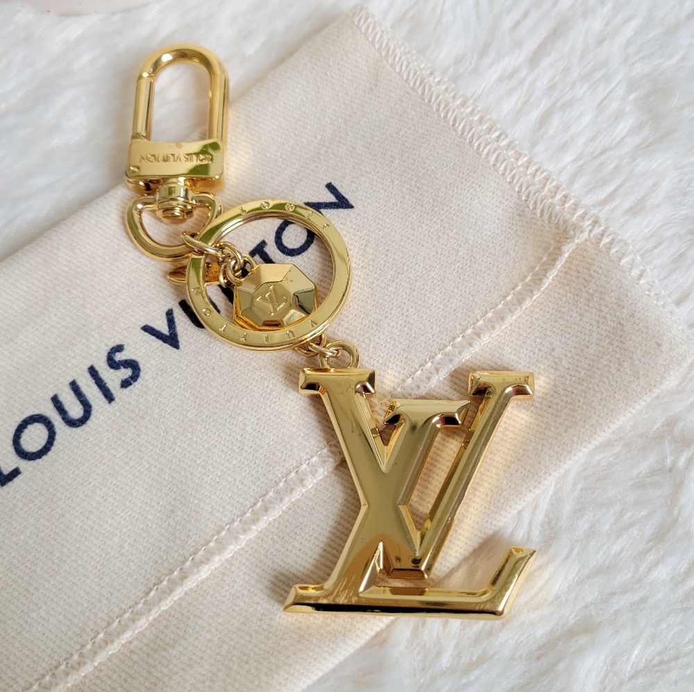💕BEAUTIFUL Louis Vuitton Keycharm Gold